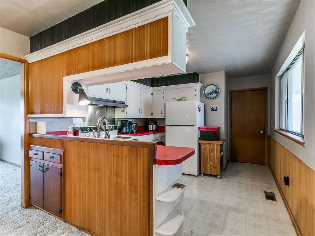 Photo 7 — 505 Cass Avenue, Moore, OK 73160