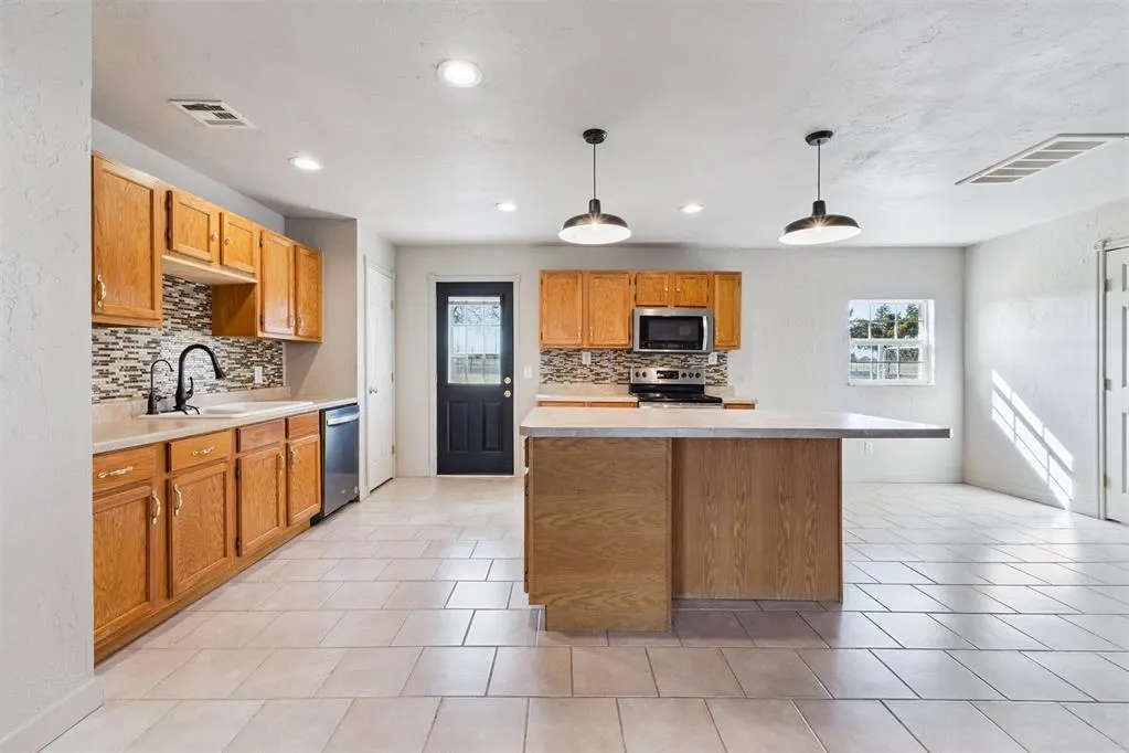 Photo 6 — 1101 N Douglas Boulevard, Guthrie, OK 73044