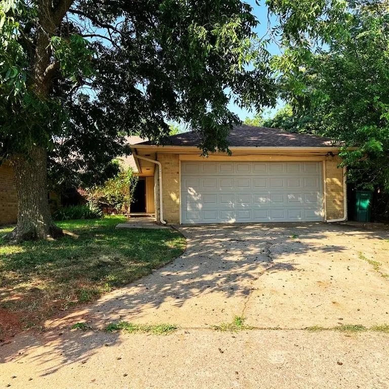 Front exterior — 6928 Woodlake Drive, Oklahoma City, OK 73132