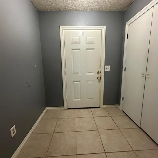 Photo 4 — 6928 Woodlake Drive, Oklahoma City, OK 73132