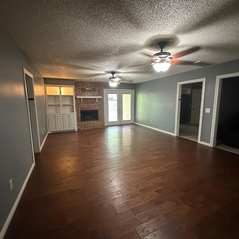 Photo 7 — 6928 Woodlake Drive, Oklahoma City, OK 73132