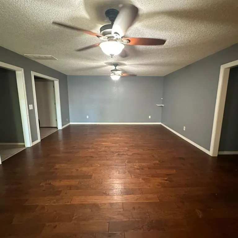 Photo 8 — 6928 Woodlake Drive, Oklahoma City, OK 73132