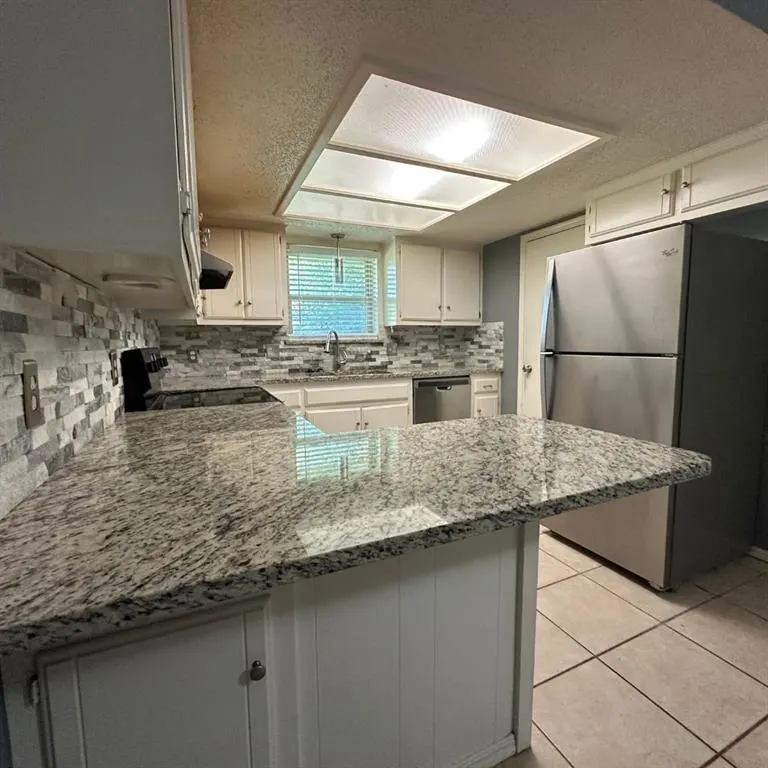 Photo 11 — 6928 Woodlake Drive, Oklahoma City, OK 73132
