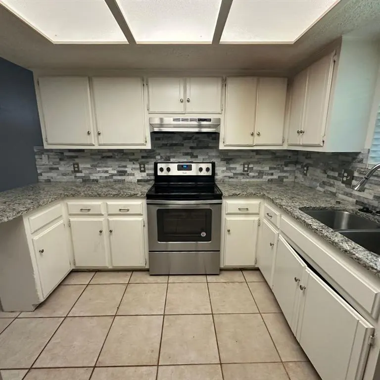 Photo 12 — 6928 Woodlake Drive, Oklahoma City, OK 73132