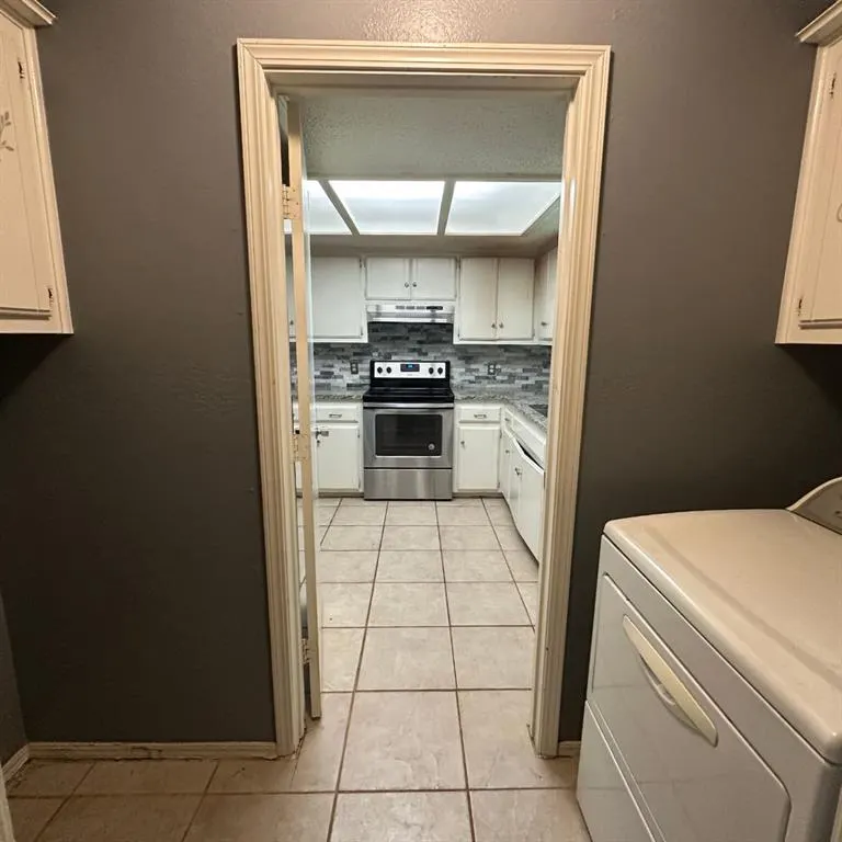 Photo 13 — 6928 Woodlake Drive, Oklahoma City, OK 73132