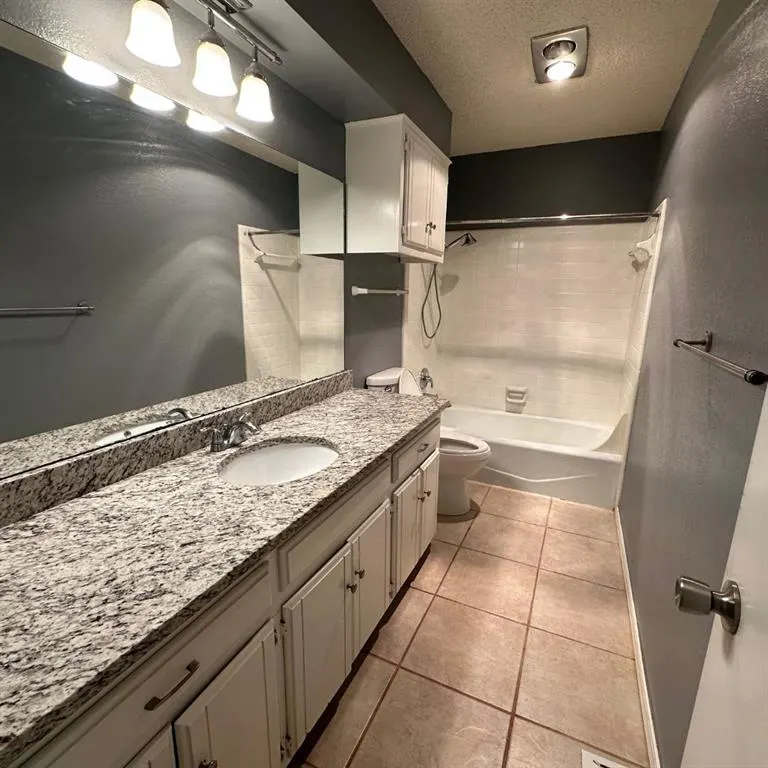 Photo 15 — 6928 Woodlake Drive, Oklahoma City, OK 73132
