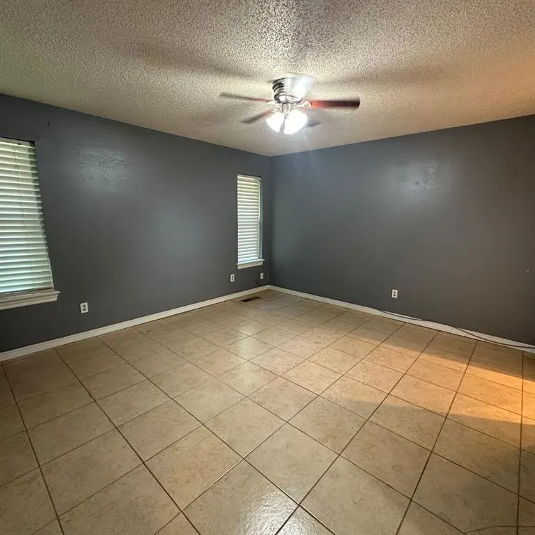 Photo 18 — 6928 Woodlake Drive, Oklahoma City, OK 73132
