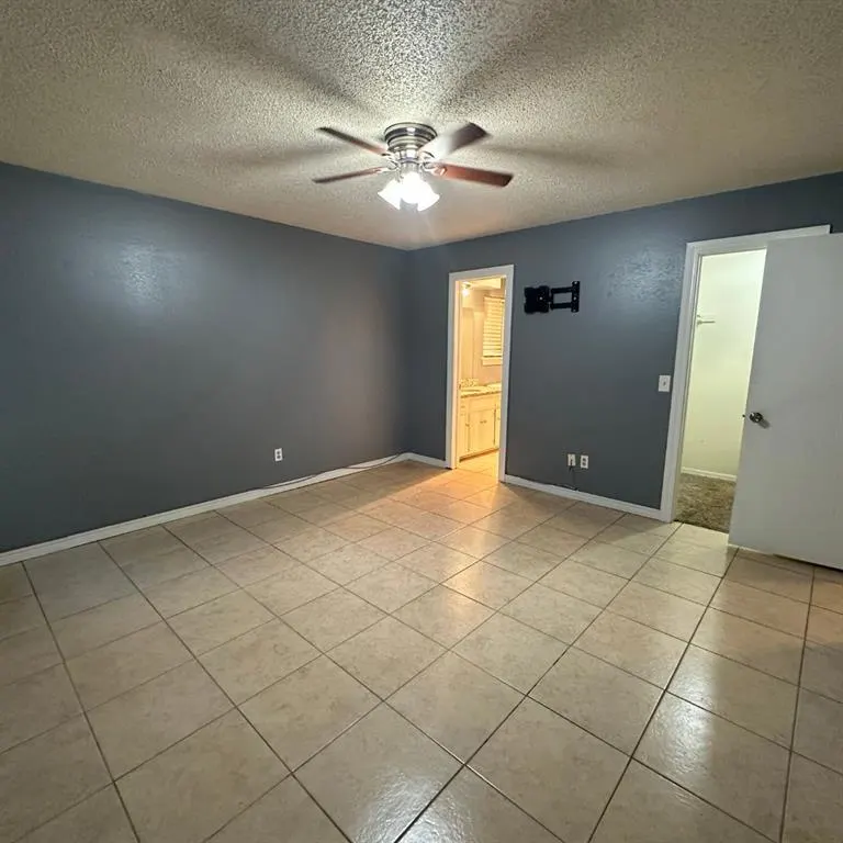 Photo 19 — 6928 Woodlake Drive, Oklahoma City, OK 73132