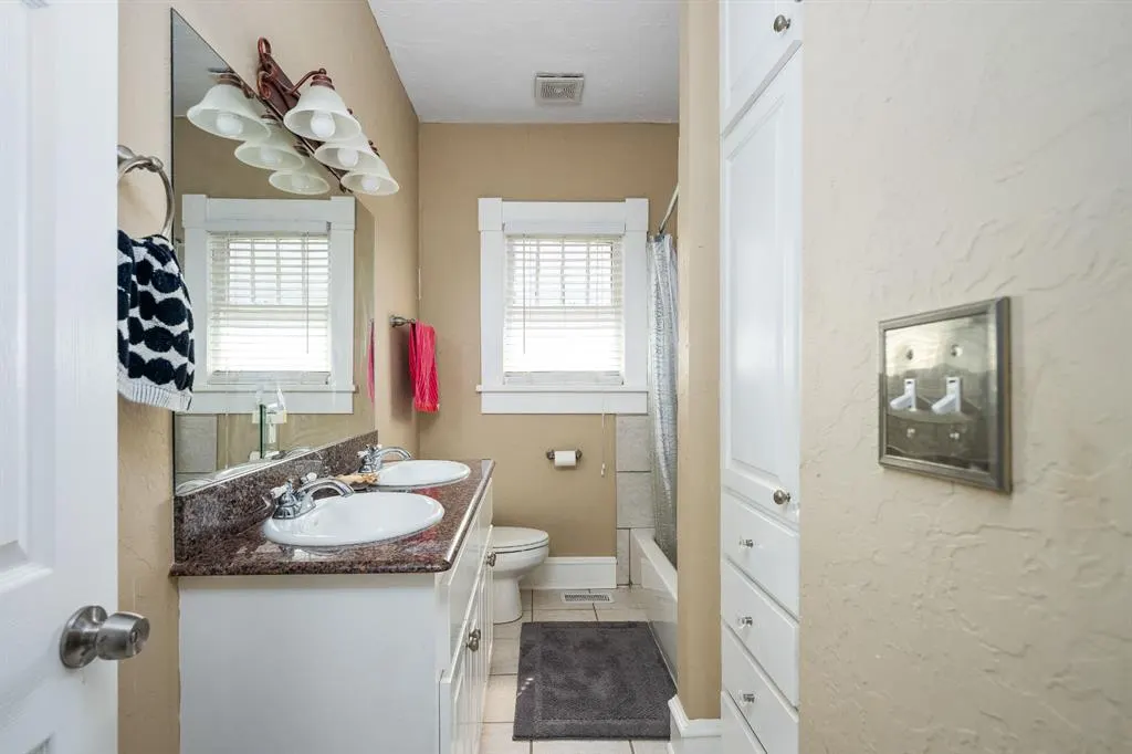 Photo 19 — 1005 Classen Boulevard, Norman, OK 73071