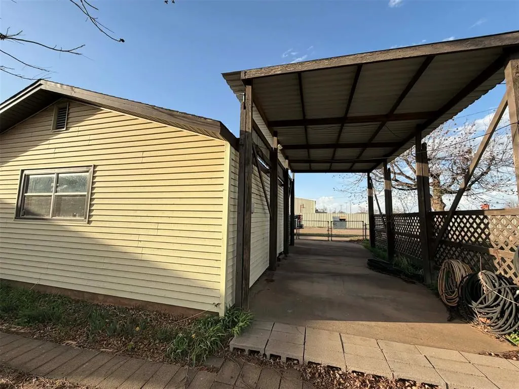 Photo 4 — 1120 N Chalmers Street, Altus, OK 73521
