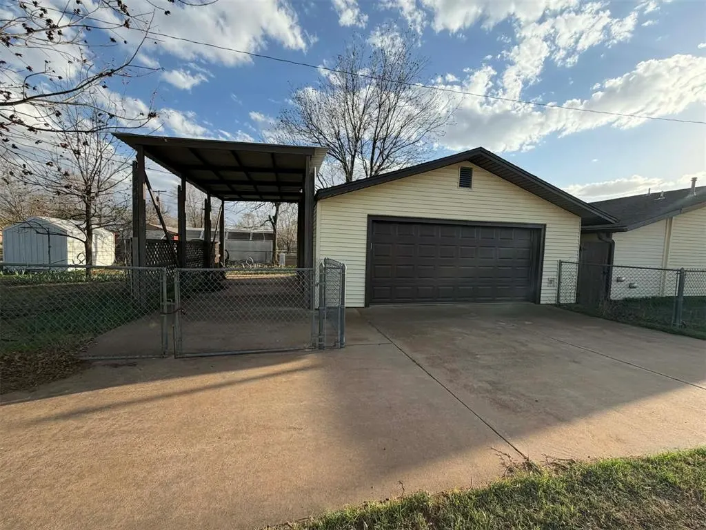 Photo 5 — 1120 N Chalmers Street, Altus, OK 73521