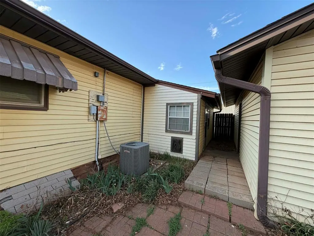 Photo 12 — 1120 N Chalmers Street, Altus, OK 73521