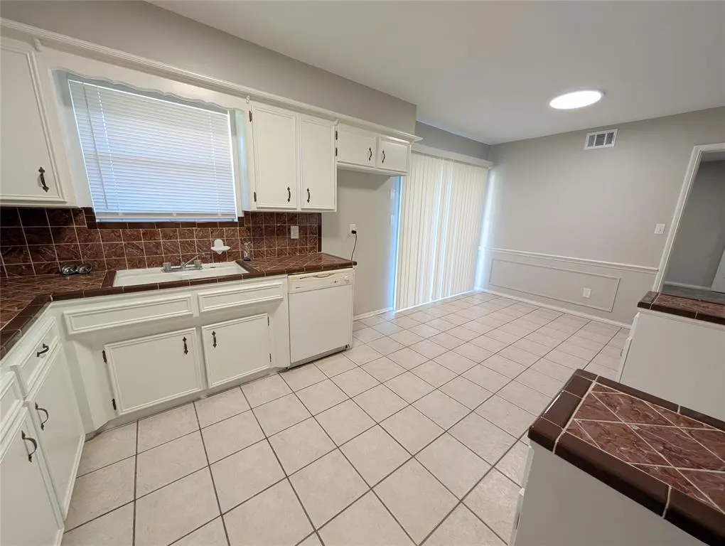 Photo 8 — 2709 SW 55th Street, Oklahoma City, OK 73119