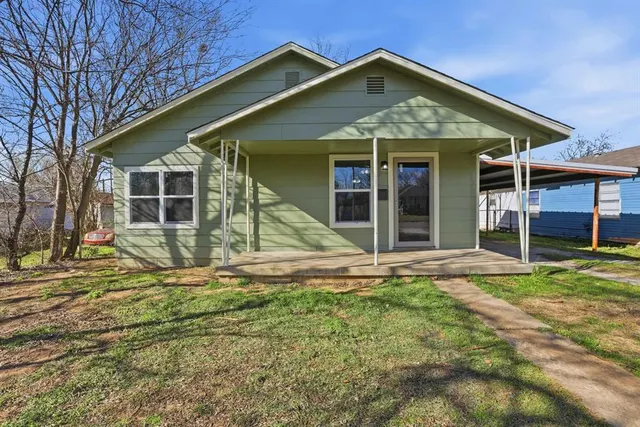 Photo 2 — 534 W Walnut Avenue, Seminole, OK 74868