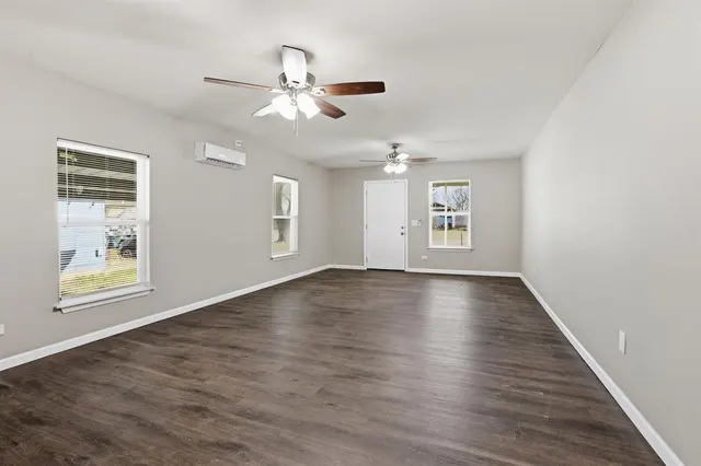 Photo 3 — 534 W Walnut Avenue, Seminole, OK 74868