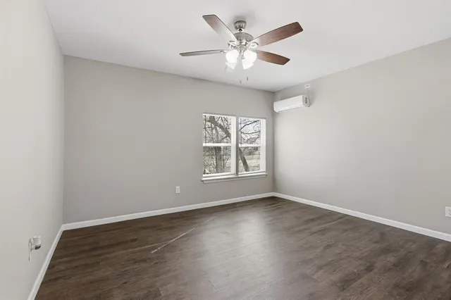 Photo 6 — 534 W Walnut Avenue, Seminole, OK 74868