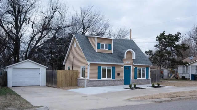 Photo 2 — 15 S Walnut Street, Edmond, OK 73003