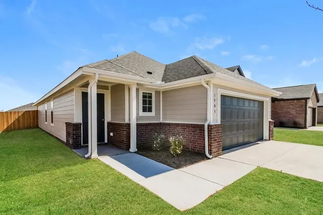 Photo 2 — 1905 Dogwood Drive, El Reno, OK 73036