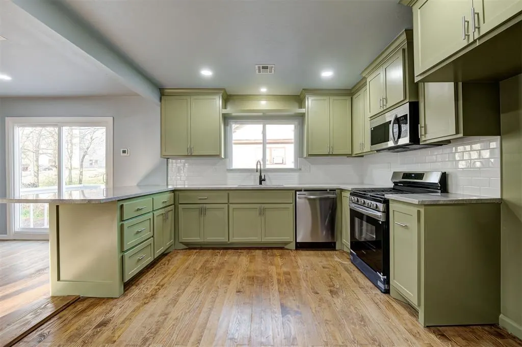 Photo 13 — 208 E 10th Street, Chandler, OK 74834