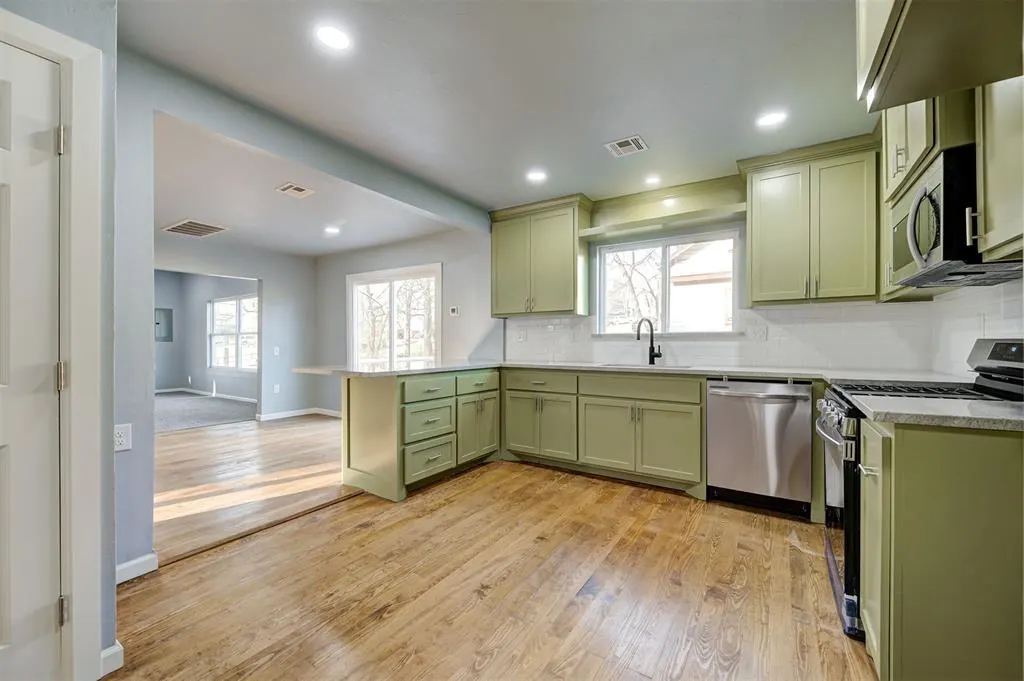 Photo 15 — 208 E 10th Street, Chandler, OK 74834