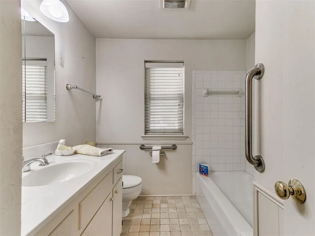 Photo 16 — 7601 NW 14th Street, Oklahoma City, OK 73127