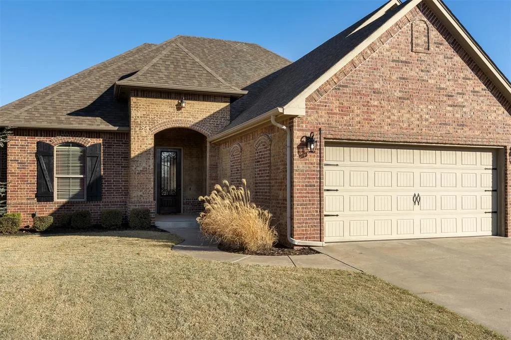 Photo 2 — 1433 Glenolde Place, Edmond, OK 73003