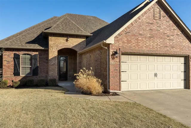 Photo 2 — 1433 Glenolde Place, Edmond, OK 73003