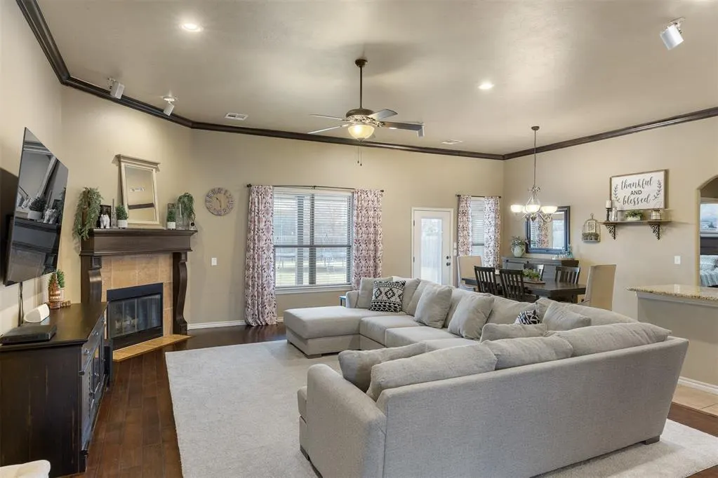 Photo 5 — 1433 Glenolde Place, Edmond, OK 73003