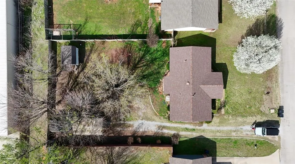 Photo 2 — 405 N Missouri Street, Elmore City, OK 73433