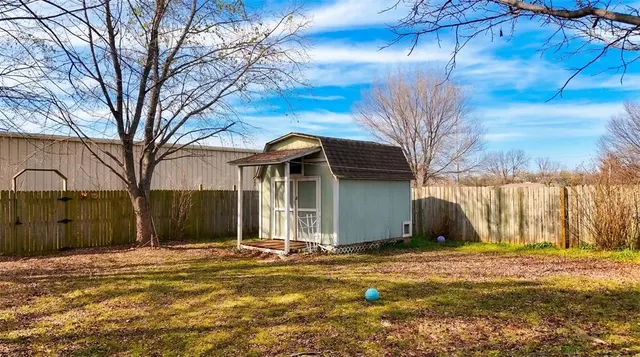 Photo 4 — 405 N Missouri Street, Elmore City, OK 73433