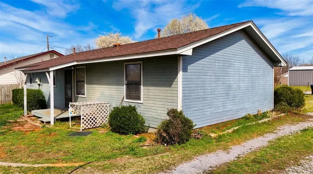 Photo 8 — 405 N Missouri Street, Elmore City, OK 73433