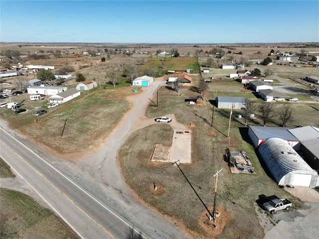 Photo 2 — 708 Town East Ash Street, Carnegie, OK 73015