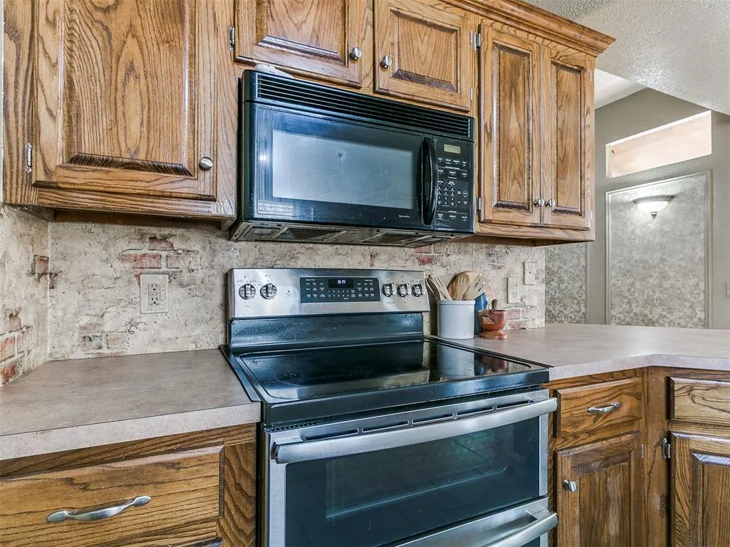 Photo 18 — 8525 Curtis Terrace, Oklahoma City, OK 73132