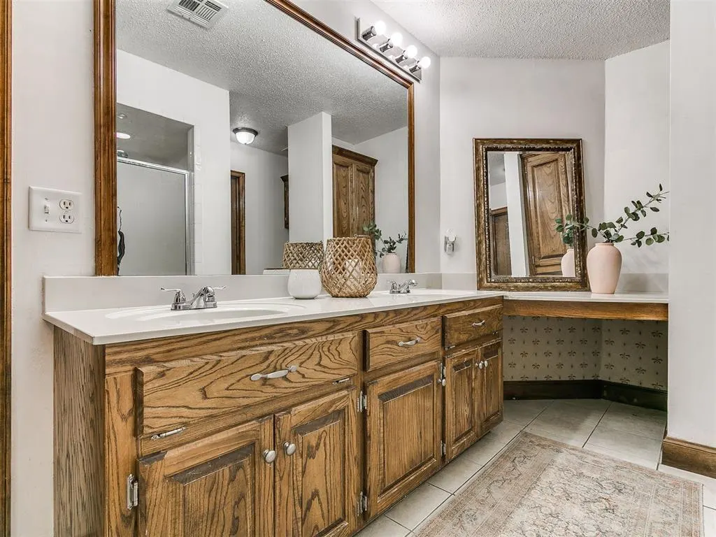 Photo 5 — 8525 Curtis Terrace, Oklahoma City, OK 73132