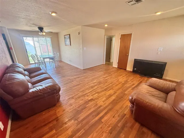 Photo 2 — 1700 N Lee Street, Altus, OK 73521