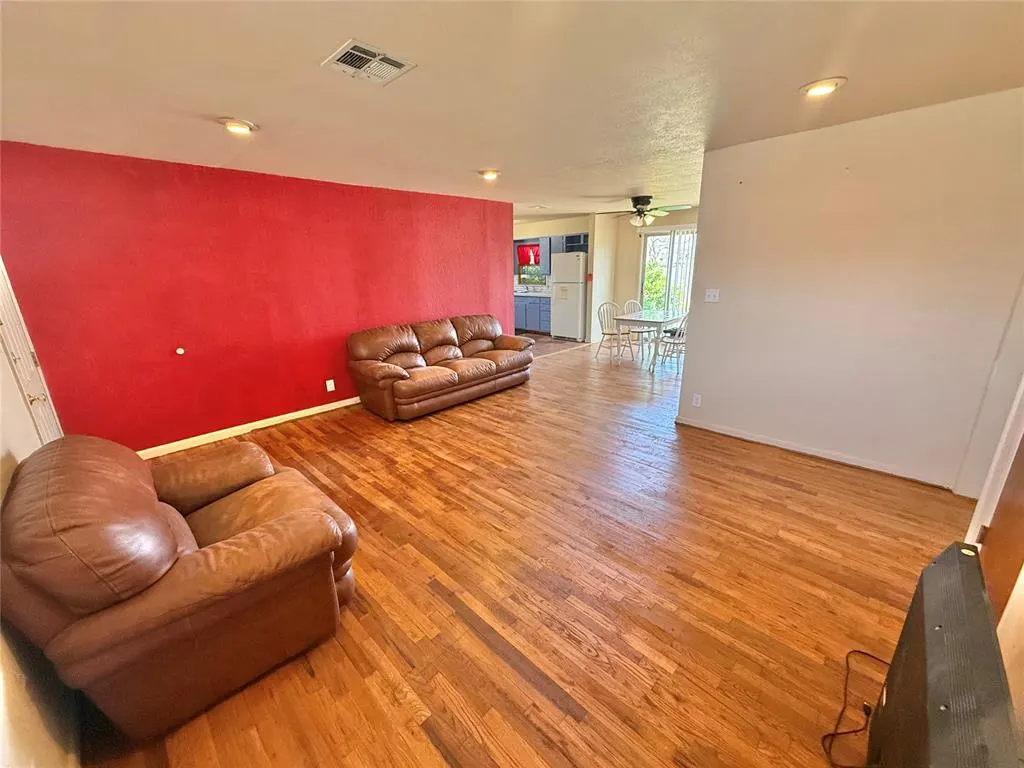 Photo 3 — 1700 N Lee Street, Altus, OK 73521