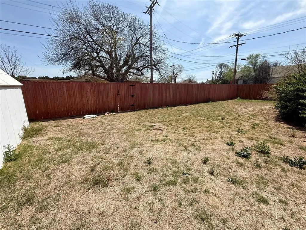 Photo 18 — 1700 N Lee Street, Altus, OK 73521