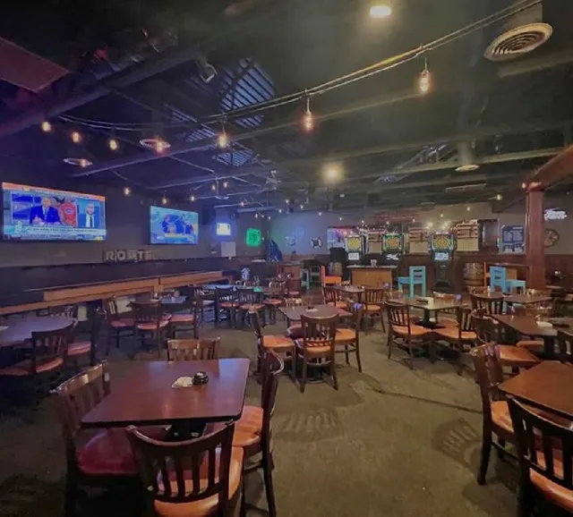 Photo 5 — 8301 Glade Avenue, Oklahoma City, OK 73132