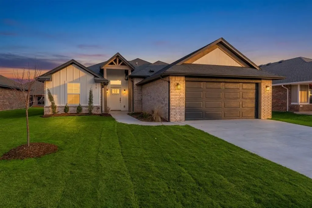 Front exterior — 478 Hackberry Lane, Washington, OK 73093