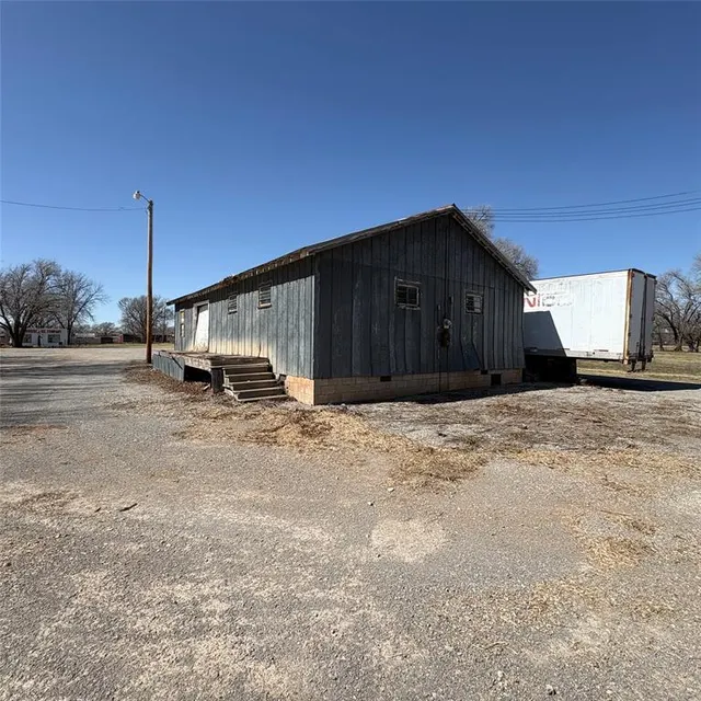 Photo 3 — 207 S 9th Streets, Sayre, OK 73662