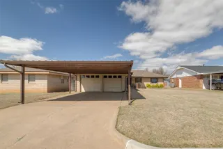 Sold home at 605 SW 69th Street