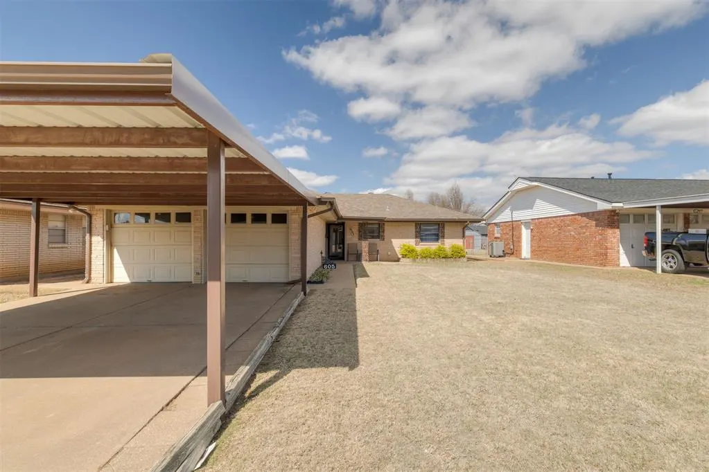 Photo 2 — 605 SW 69th Street, Oklahoma City, OK 73139