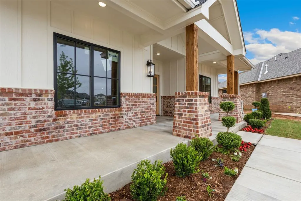 Photo 3 — 12701 Cobblestone Curve Road, Oklahoma City, OK 73142