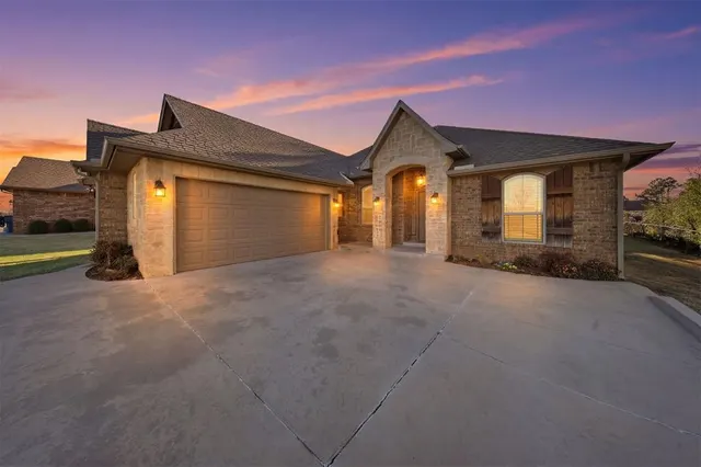 Photo 2 — 2951 Maupin Street, Choctaw, OK 73020
