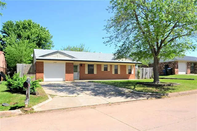 Photo 3 — 1203 N Whispering Glen Street, Tecumseh, OK 74873