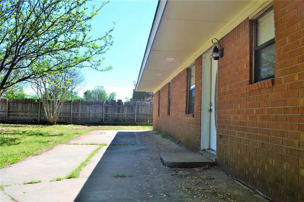 Photo 7 — 1203 N Whispering Glen Street, Tecumseh, OK 74873