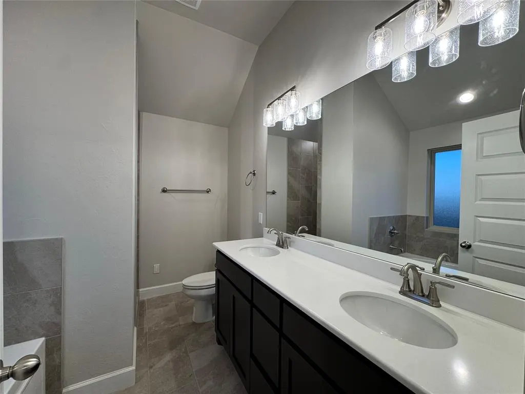Photo 15 — 9300 NW 143rd Street, Yukon, OK 73099