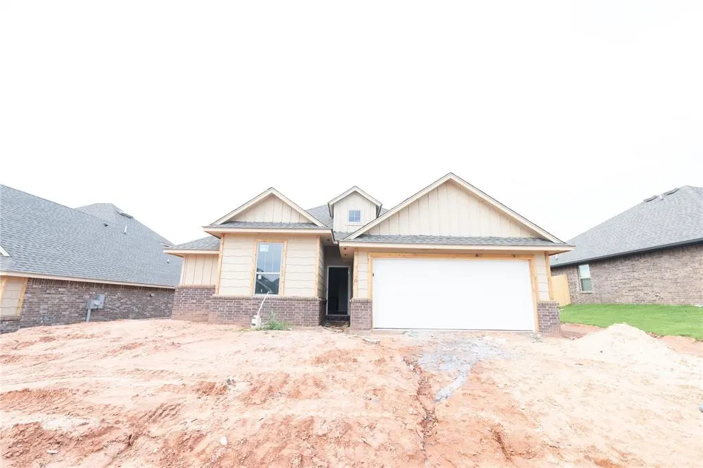 Photo 2 — 3140 Grapevine Street, Edmond, OK 73034