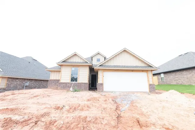 Photo 2 — 3140 Grapevine Street, Edmond, OK 73034