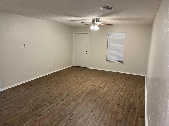 Photo 5 — 7111 NW 16th Street, Bethany, OK 73008